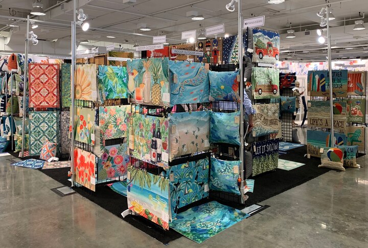 Image of mat and pillow displays