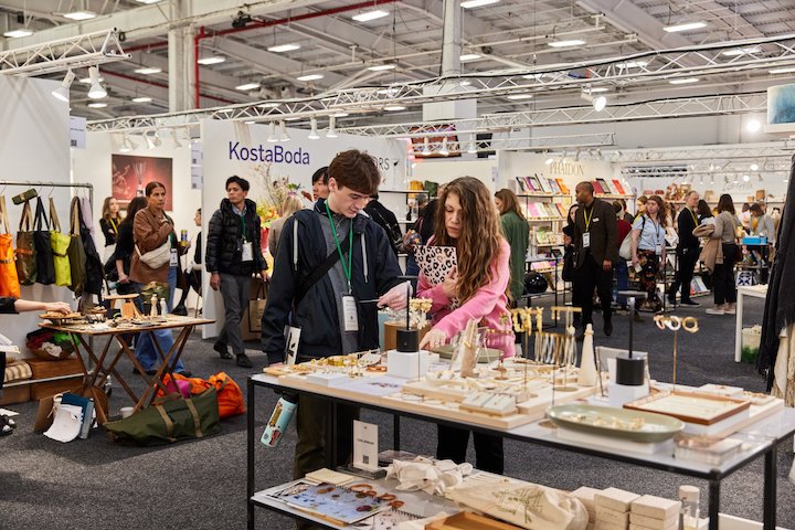 shoppers at Shoppe Object booths