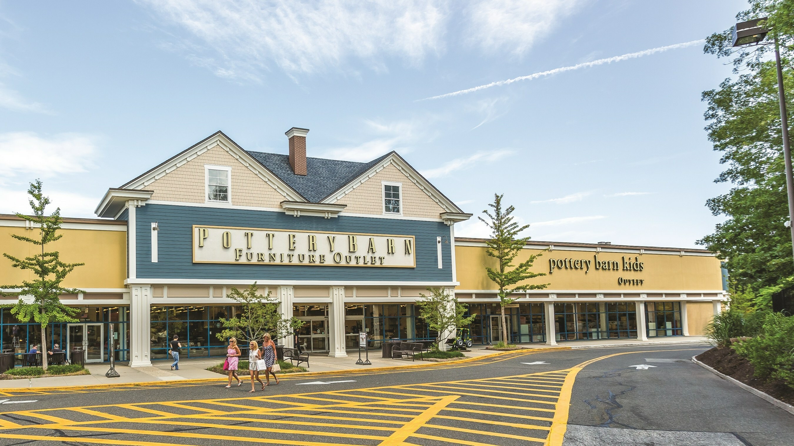 photo of Pottery Barn outlet store exterior