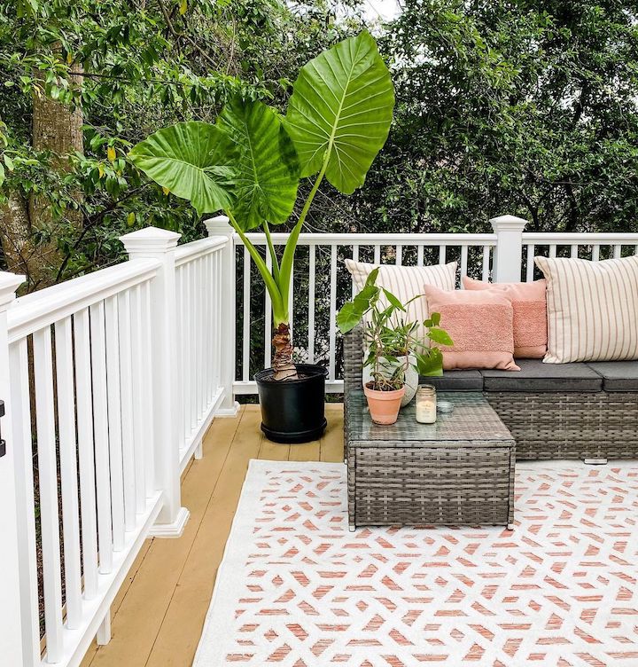 image of outdoor space with simply southern cottage rug featured on Zulily Facebook page